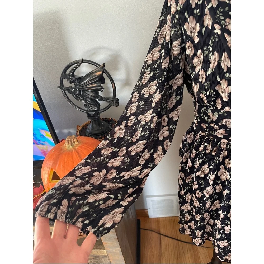 Lulu’s floral dress - Picture 3 of 7